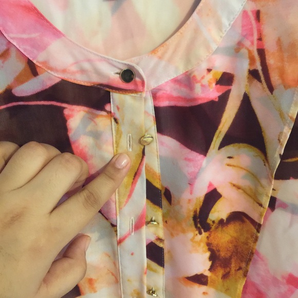 Jennifer Lopez Short Sleeve Button Down Blouse - Picture 2 of 8